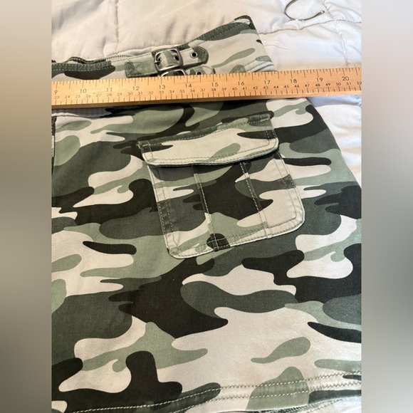 Hollister NWT Y2K camo mini skirt zip back size large - Picture 7 of 8